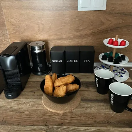 Iris Apartment *