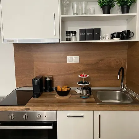 Iris Apartment *